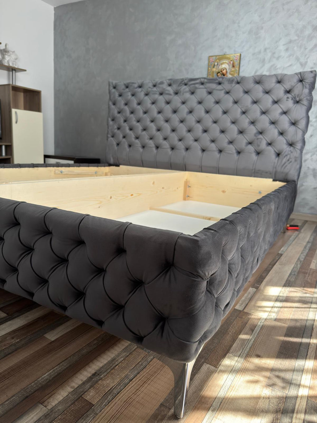 Pat Chesterfield 180x200cm, Gri antracit catifea